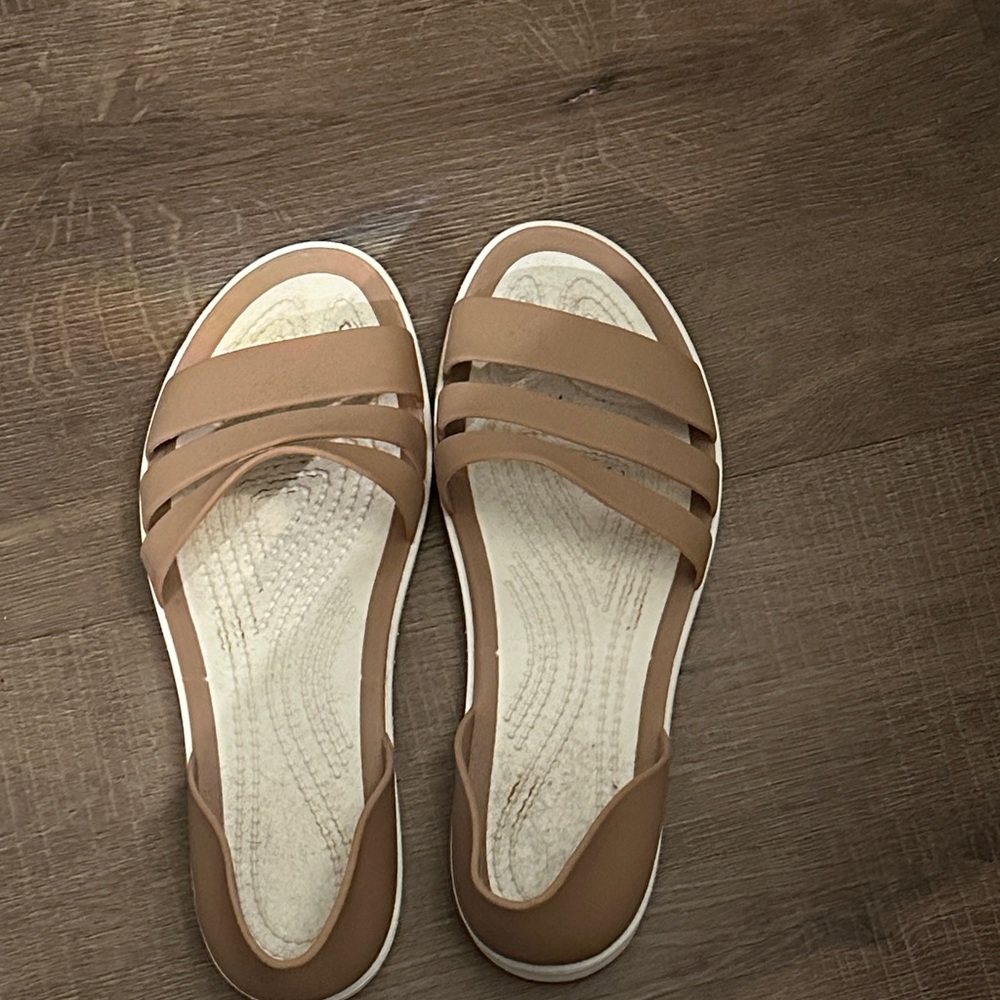 Brown slide sandals size 9 lots of wear. Will discount more if buying somethinge